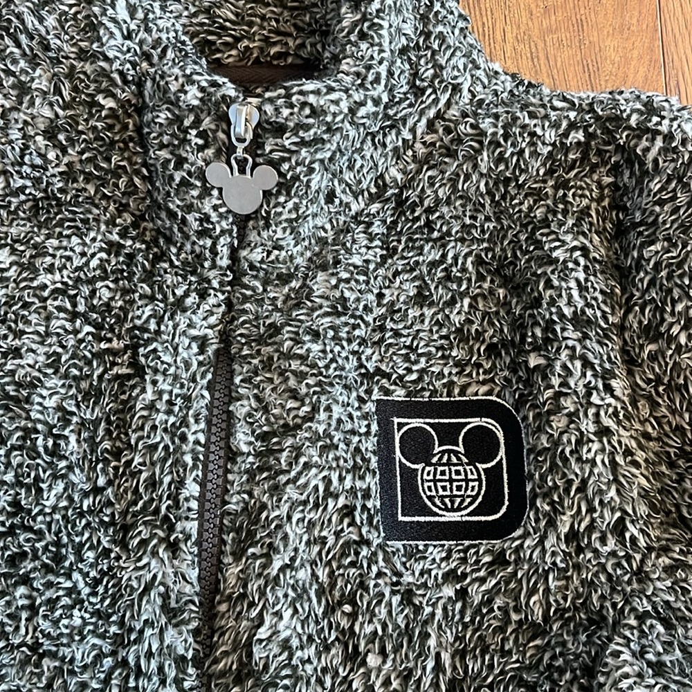 DISNEY sweatshirt